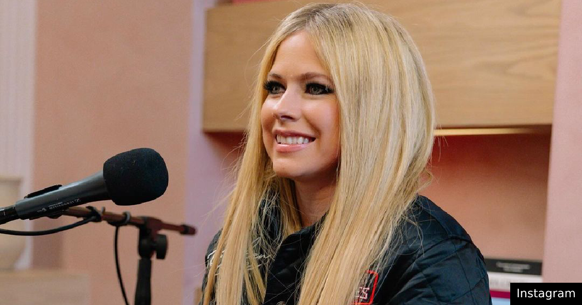 Avril Lavigne fala sobre teoria de que morreu e foi substituída