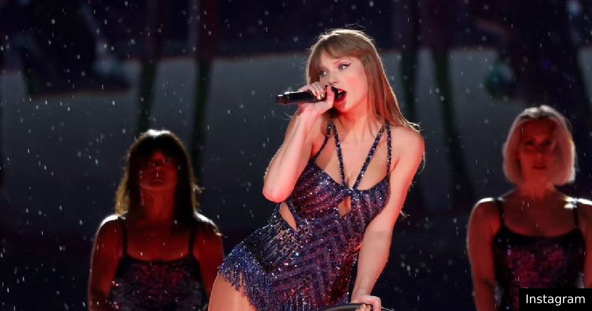 Taylor Swift engole inseto durante concerto