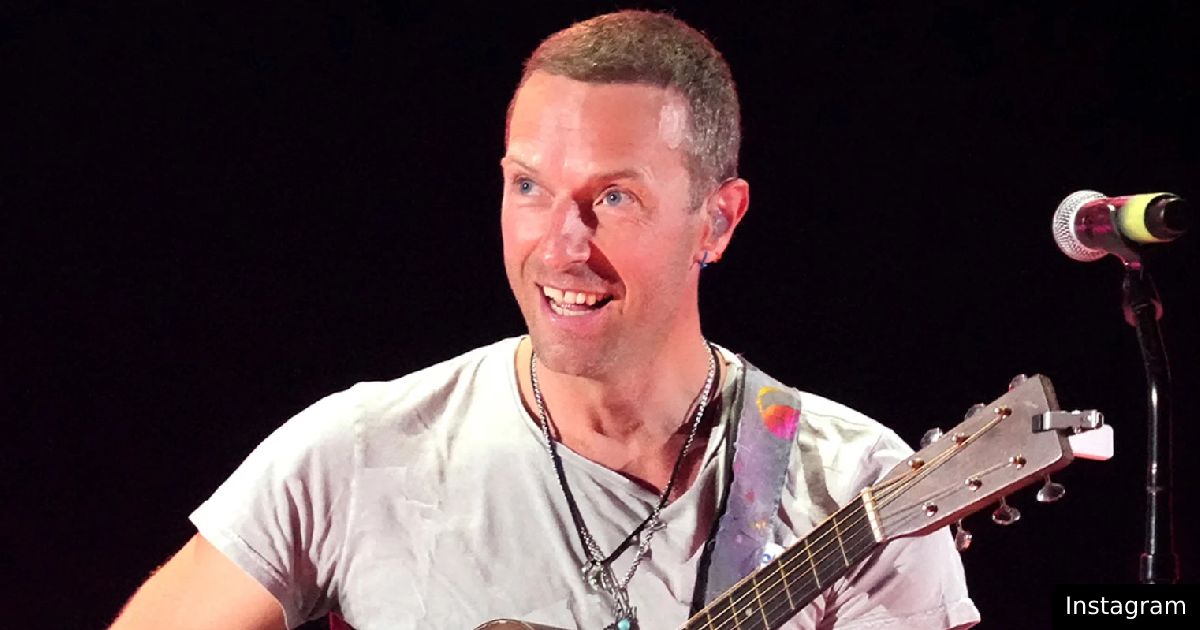 Chris Martin canta Travis Scott em concerto dos Coldplay