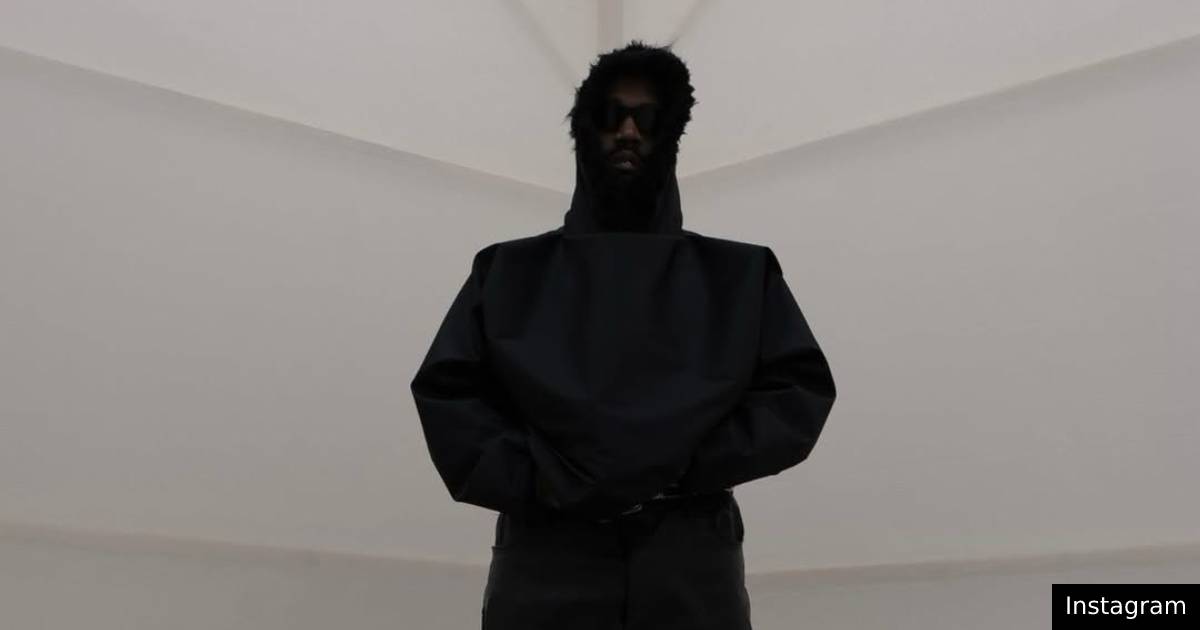 Kanye West muda de nome novamente