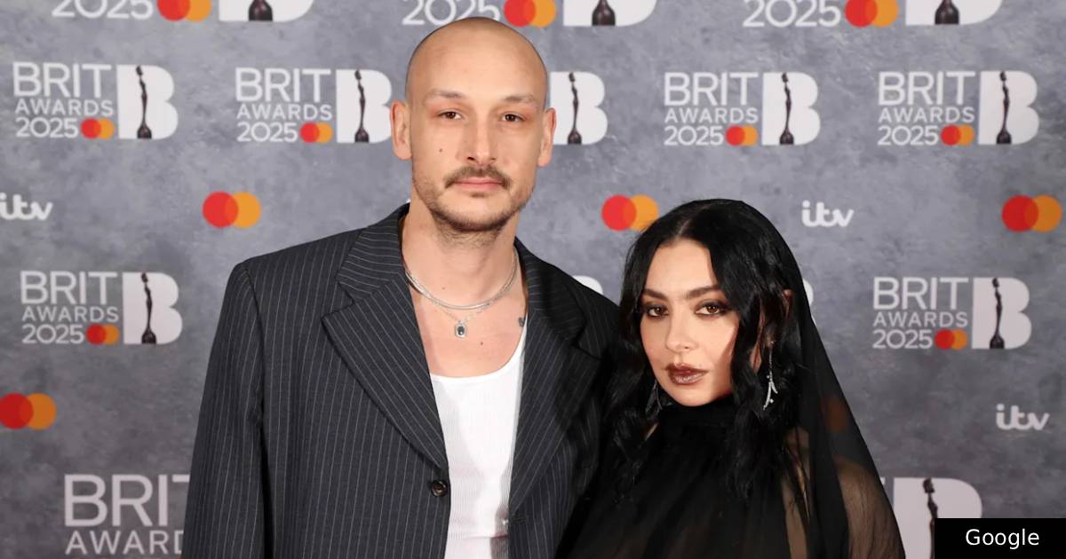 Charli XCX casou-se em dose dupla!