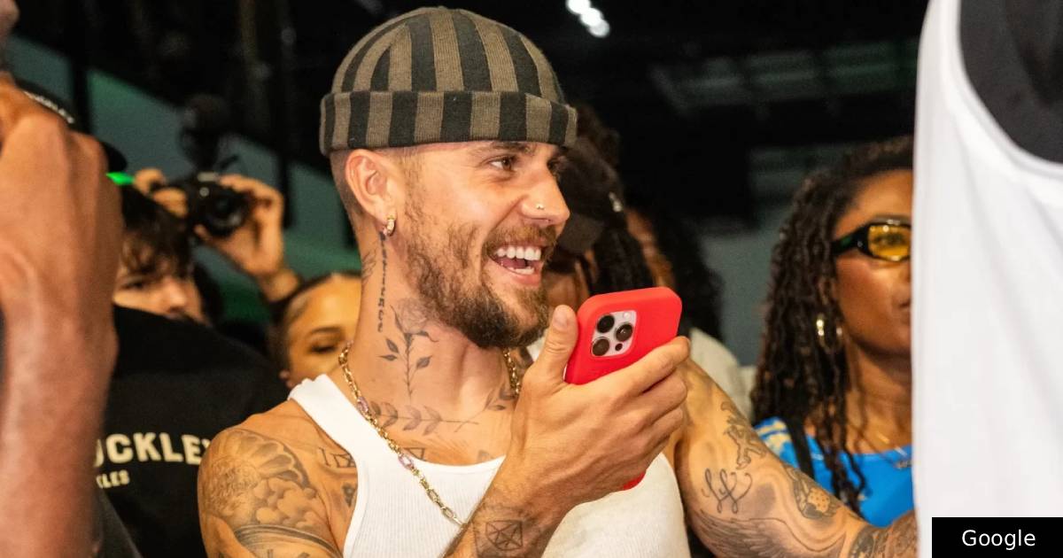 Justin Bieber lança "Swag II" e deixa fãs em êxtase