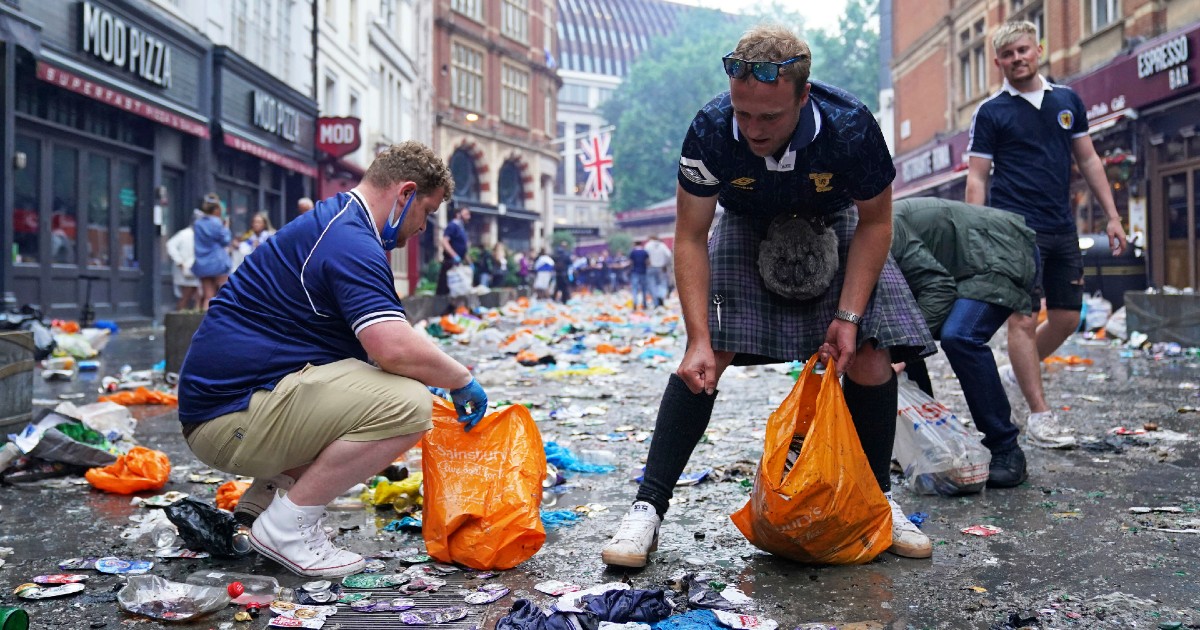 Euro2020: Escoceses limpam ruas de Londres